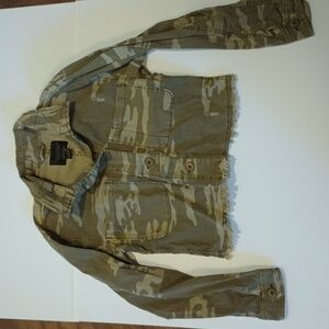 Sanctuary Green Camo Print Cropped Jacket A12